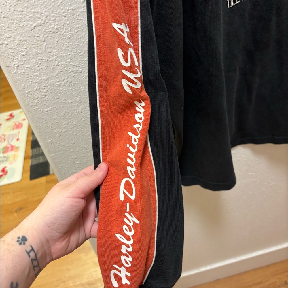 Vintage Harley-Davidson Black Tee with Winged Logo Detail - Picture 9 of 10